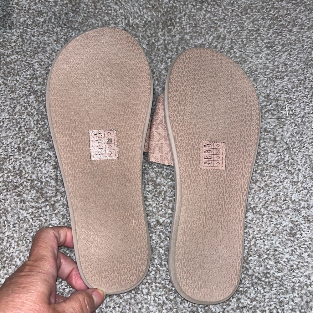 Michael Kors Pink Slides Size 8 - Picture 3 of 3